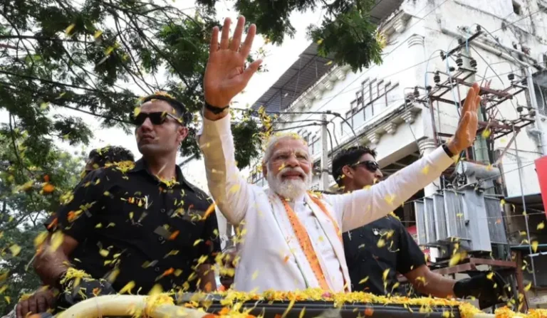 Karnatak-election-Bangalor-Narendr-Modi-roadshow-1024x597
