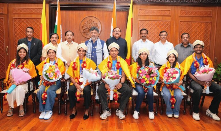 DK-Shivakumar-felicitates-Asian-Games-achievers-2026