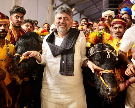 DK-Shivakumar-in-Mysuru-dasara-Kambala