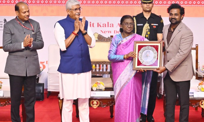 President-Murmu-Presents-Lalit-Kala-Akademi-Awards-to-Artists