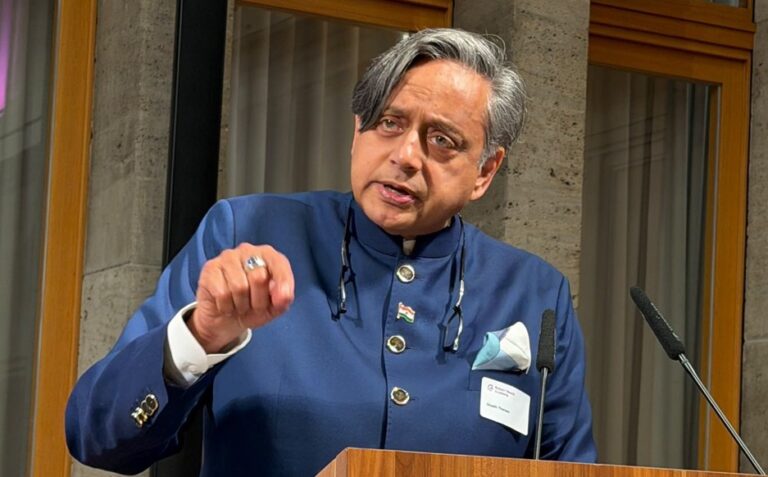 Shashi-Tharoor-1